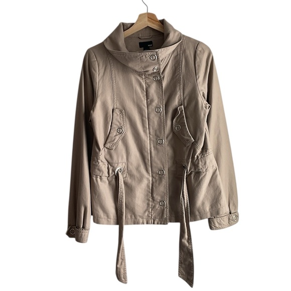 H&M Jackets & Blazers - H&M Women's Beige Utility Jacket, size 6